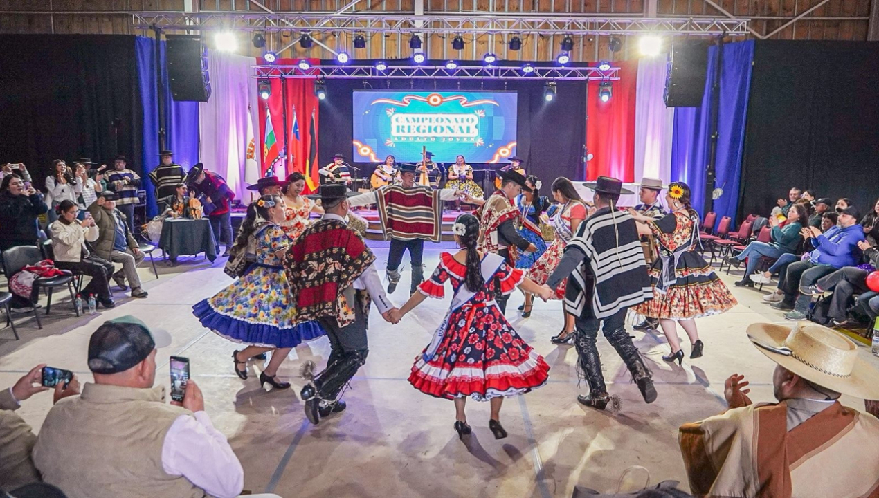 /exitosa-realizacion-del-campeonato-regional-de-cueca-adulto-joven-en