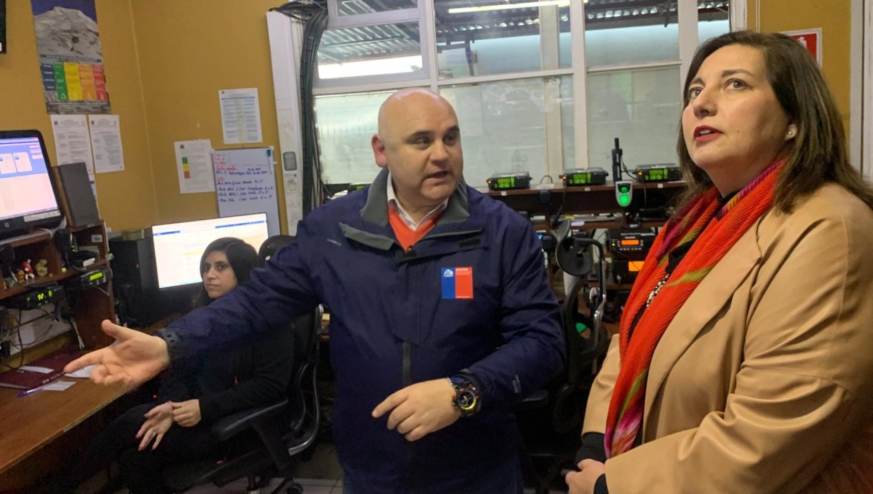 /vodanovic-pide-mas-apoyo-aereo-por-incendio-en-vichuquen