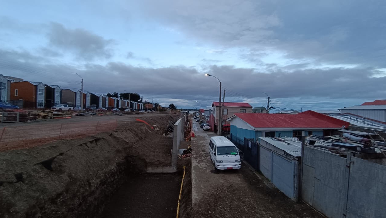 /vecinos-de-aves-australes-acusan-discriminacion-por-muro