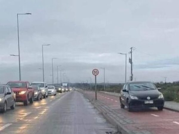 Puerto Montt: Indignación provoca registro de autos circulando por ciclovía en Alerce