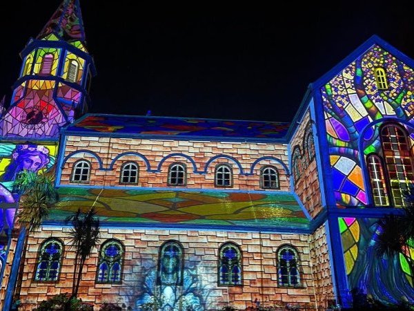 Puerto Varas celebra 127 años con cicletada nocturna, carnaval y mapping monumental