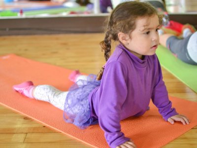 Bikram Yoga lanza clases especiales para niños en Puerto Montt
