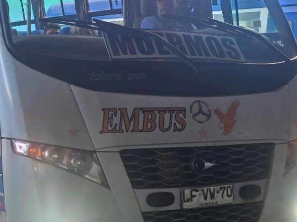 Indignación: Acusan a conductor de minibús de negar traslado a niño en silla de ruedas con distrofia muscular