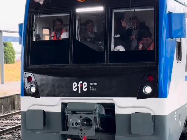 Tren entre Llanquihue y Puerto Montt inicia operaciones: menos tiempo de viaje, intermodalidad y alta demanda