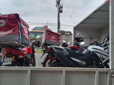 Puerto Montt: Operativo de fiscalización en el centro incautó motos de delivery por falta de documentos
