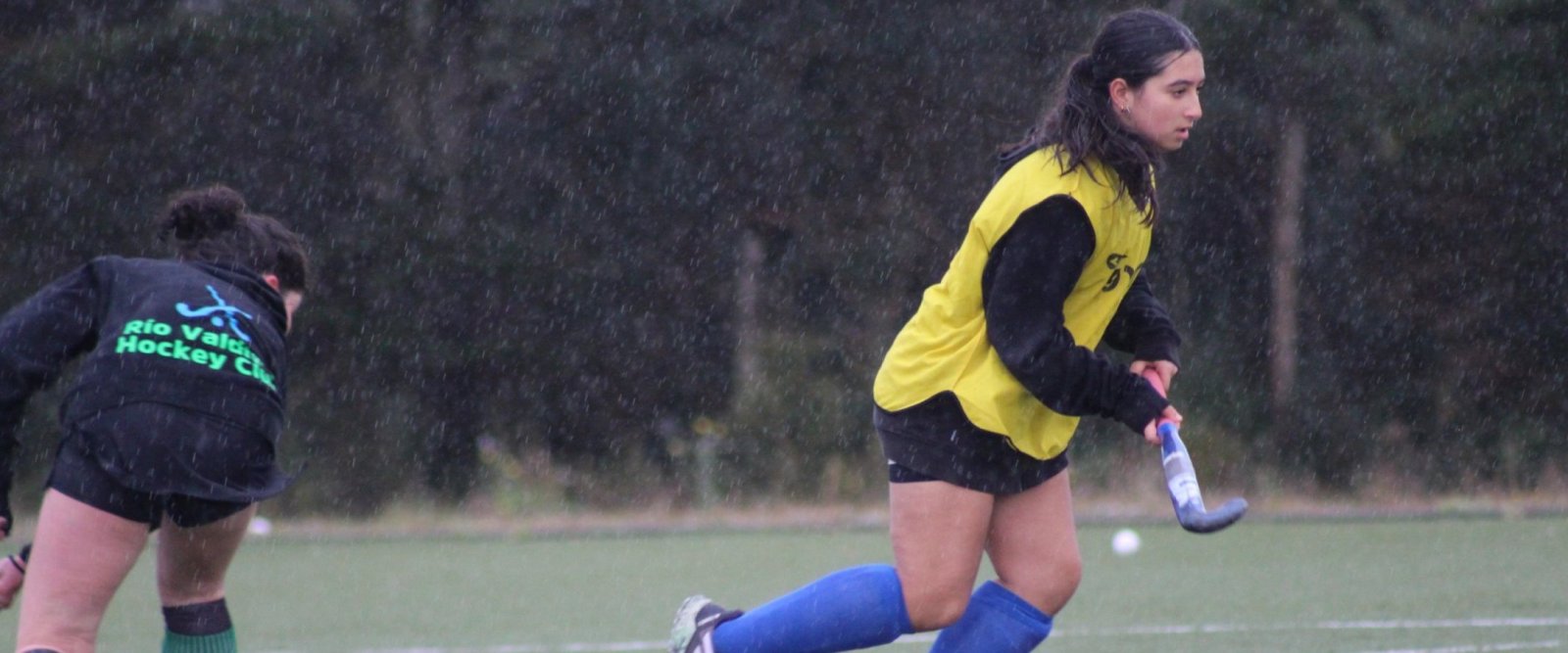 Tribu Austral lidera el desarrollo del hockey en la Región de Los Lagos con histórico entrenamiento junto a “Cacho” Vigil en Puerto Varas