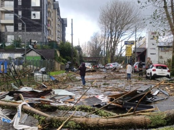 Boric visitará Puerto Varas tras tornado y anuncian plan urgente de reconstrucción con ayuda directa a familias afectadas