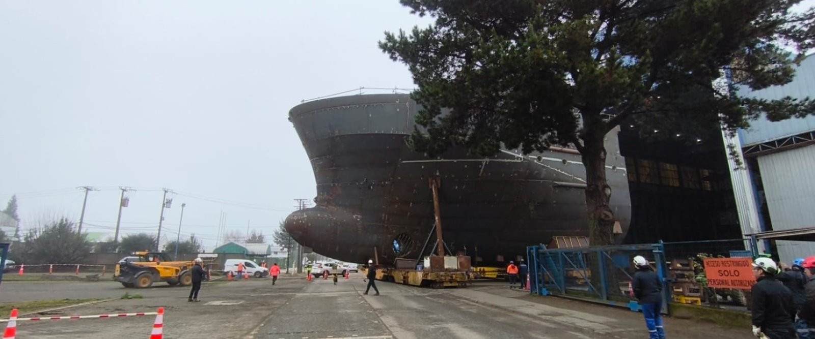 Valdivia hace historia: ASENAV traslada la proa del primer crucero híbrido-eléctrico de América