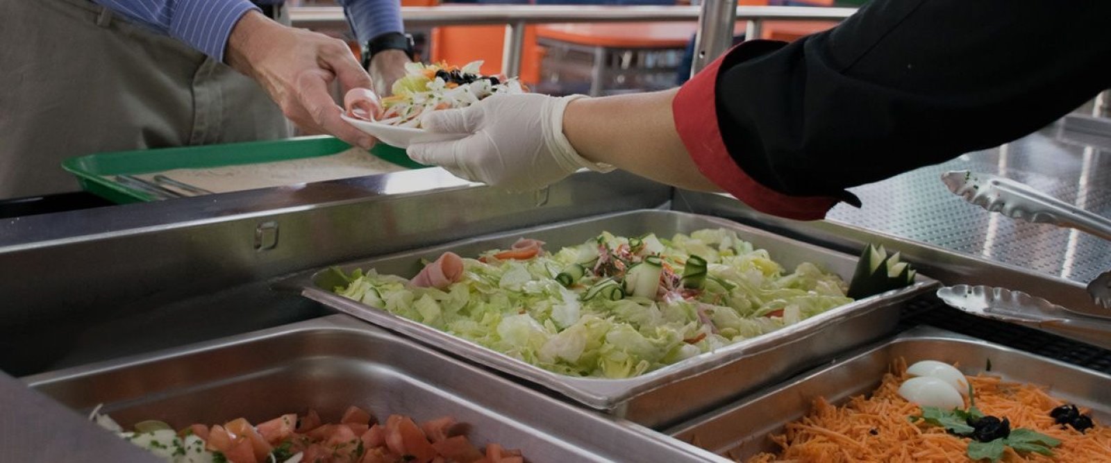 Más que el promedio nacional: Trabajadores de la Región de Los Lagos gastan en promedio casi $8.700 diarios en colación