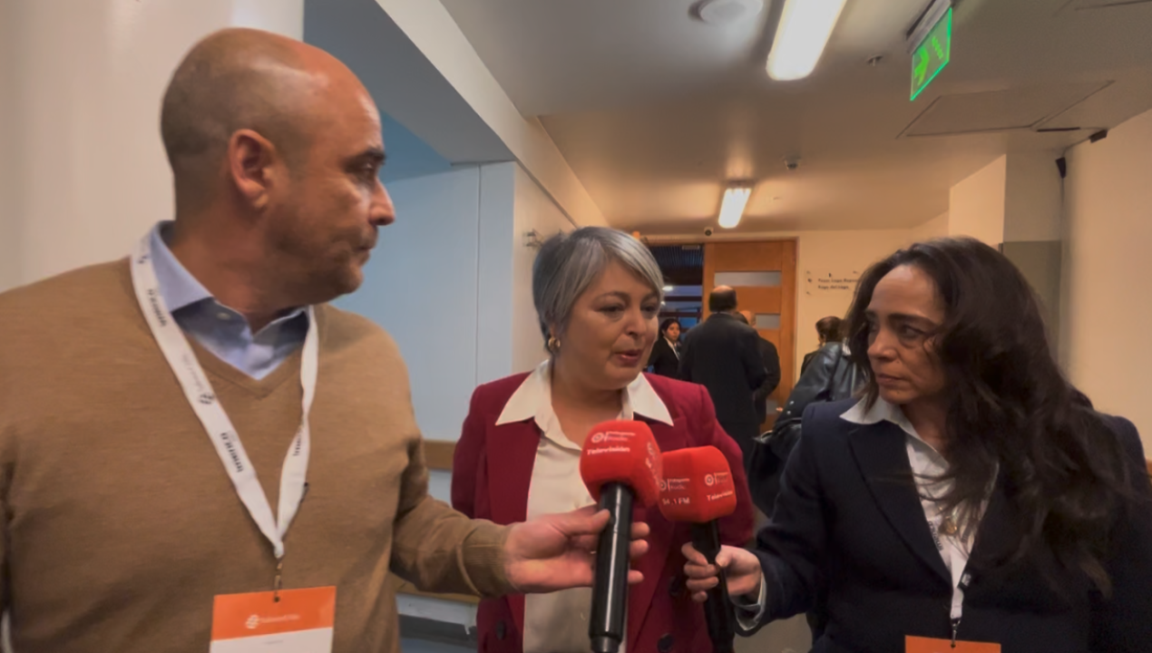 /jeannette-jara-en-patagonia-radio-espero-que-la-industria-salmonera-siga