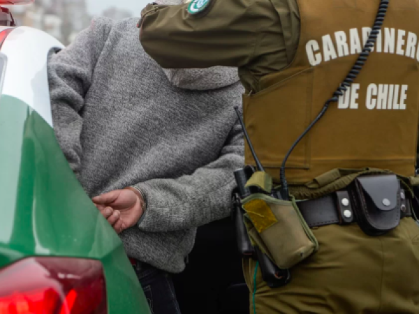 Carabineros defiende operativo en Calbuco: detectaron alcohol en bus y detuvieron a hincha con orden pendiente