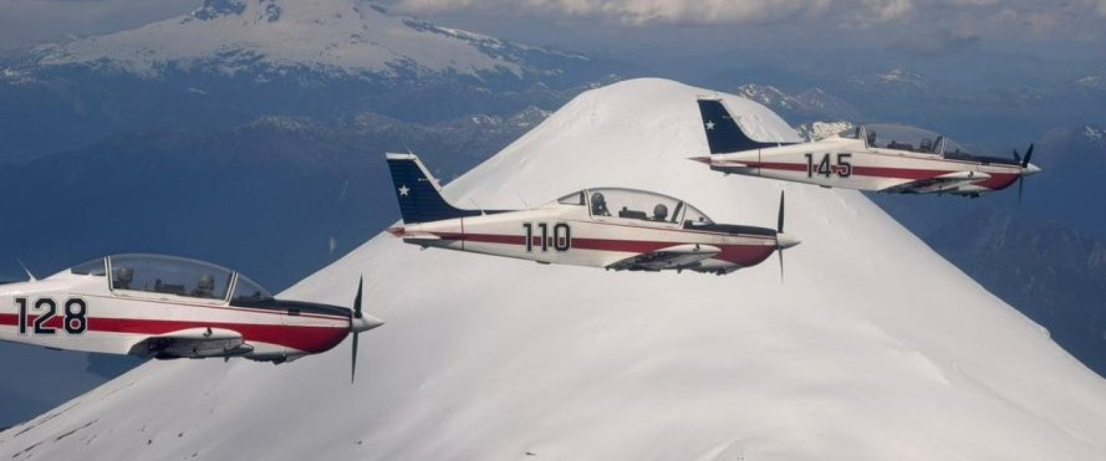 Futuros Oficiales de la FACh realizan Raid de Instrucción Aérea en aeronaves T-35 Pillán rumbo a Puerto Montt