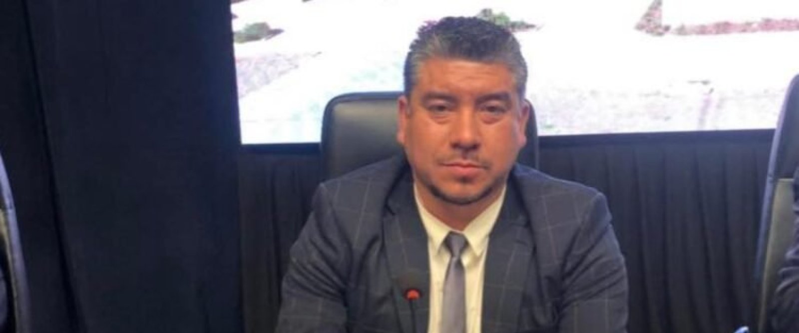 Cristian Olavarría (Frente Amplio) es elegido alcalde suplente de Llanquihue tras destitución de Víctor Angulo