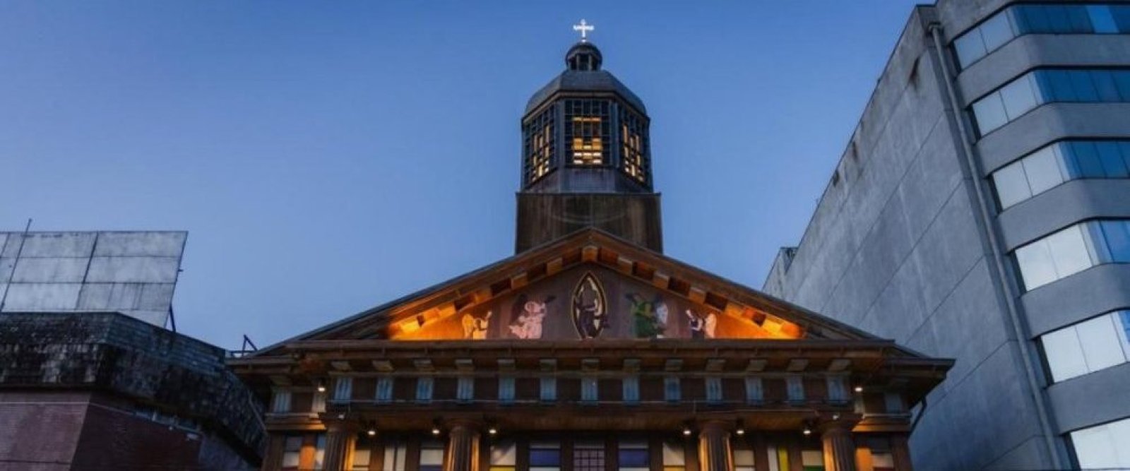 Catedral de Puerto Montt vuelve a brillar: histórico ícono patrimonial recupera su fachada e iluminación tras 6 años