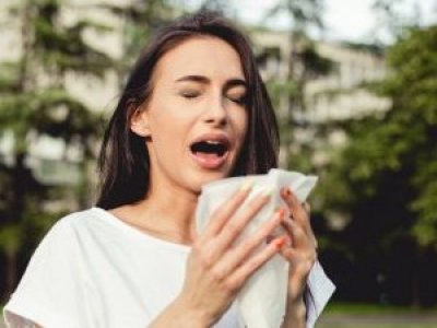 Alergias de primavera también afectan el oído: experto de la UACh alerta sobre riesgos y señales de hipoacusia súbita