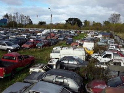 Puerto Montt licita nuevo aparcadero municipal para retirar autos abandonados y reforzar la seguridad vial