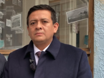 Nueva ofensiva para destituir al alcalde de Calbuco: requerimiento es patrocinado por abogado clave en la destitución de Gervoy Paredes