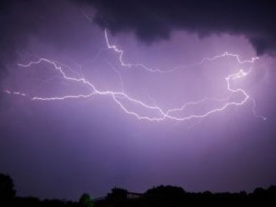 Meteorología alerta por probables tormentas eléctricas y viento este sábado en Puerto Montt