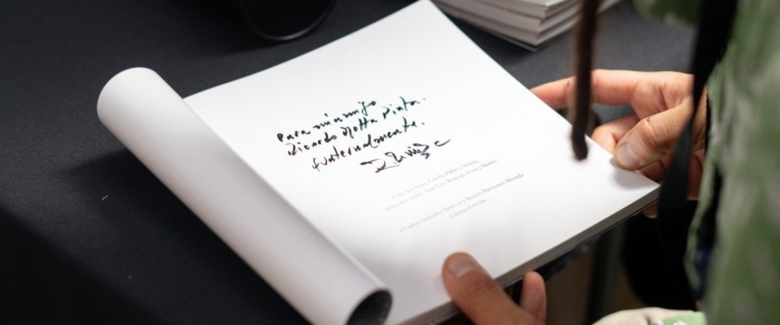 Último día de la Feria de Arte Sur-Venir en Puerto Montt: remate de obras, ofertas únicas y cierre festivo