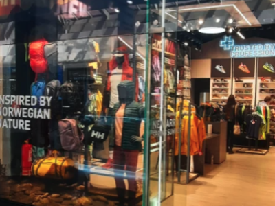 PDI investiga millonario robo a tienda Helly Hansen en pleno centro de Puerto Varas