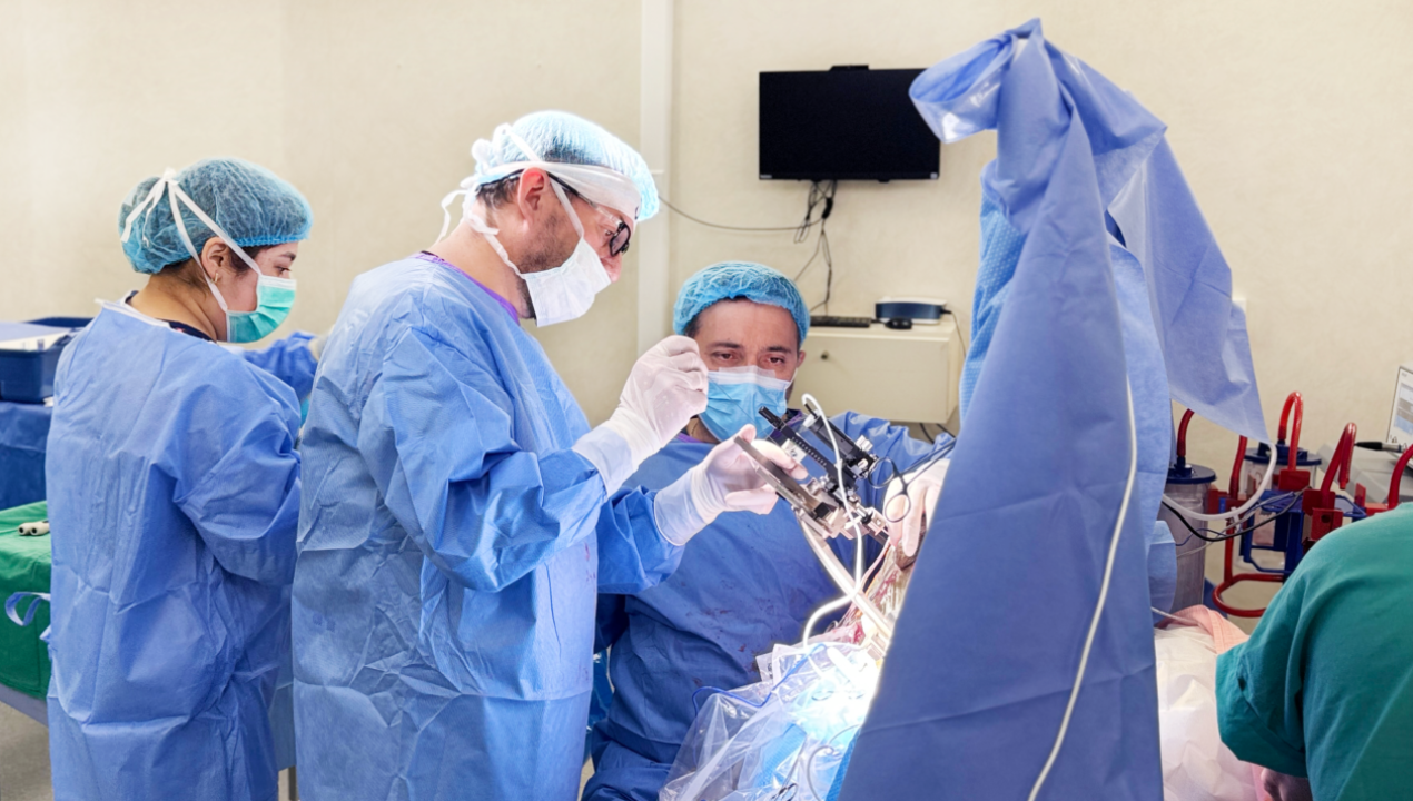 /local/andes-salud-puerto-montt-realiza-historica-cirugia-de-alta-complejidad-para