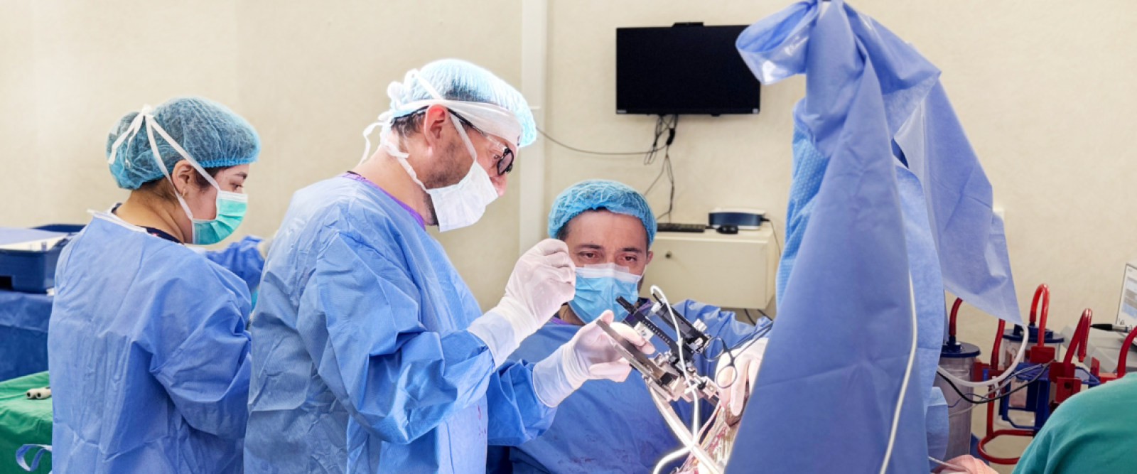 Andes Salud Puerto Montt realiza histórica cirugía de alta complejidad para tratar el Parkinson