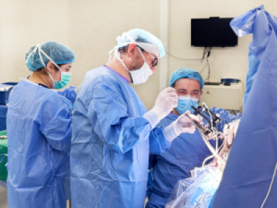 Andes Salud Puerto Montt realiza histórica cirugía de alta complejidad para tratar el Parkinson