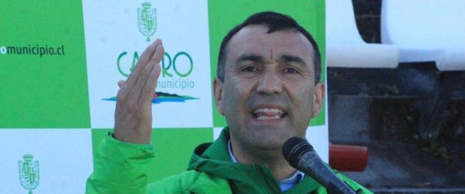 Tras dos derrotas electorales, el exalcalde de Castro Juan Eduardo Vera enfrenta reclamos por deudas de campaña