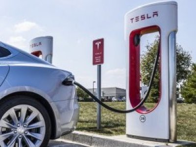 Red Tesla Supercharger llegará a Puerto Montt con cargadores ultra rápidos en carretera