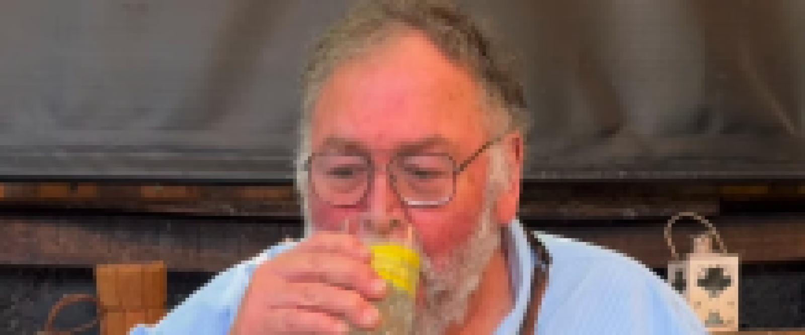 Dueño de restaurante en Puerto Varas se vuelve viral tras rechazar pago de $300 mil a influencer