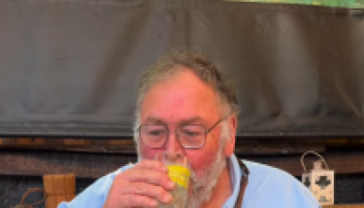 Dueño de restaurante en Puerto Varas se vuelve viral tras rechazar pago de $300 mil a influencer