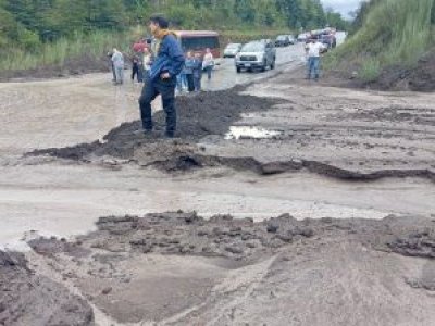 Precaución en Ruta CH-225: Suspenden tránsito en sector Los Patos por deslizamiento de material en Puerto Varas