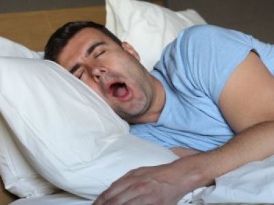 Ronquidos y apnea del sueño: especialistas advierten que podrían afectar hasta al 35% de los chilenos