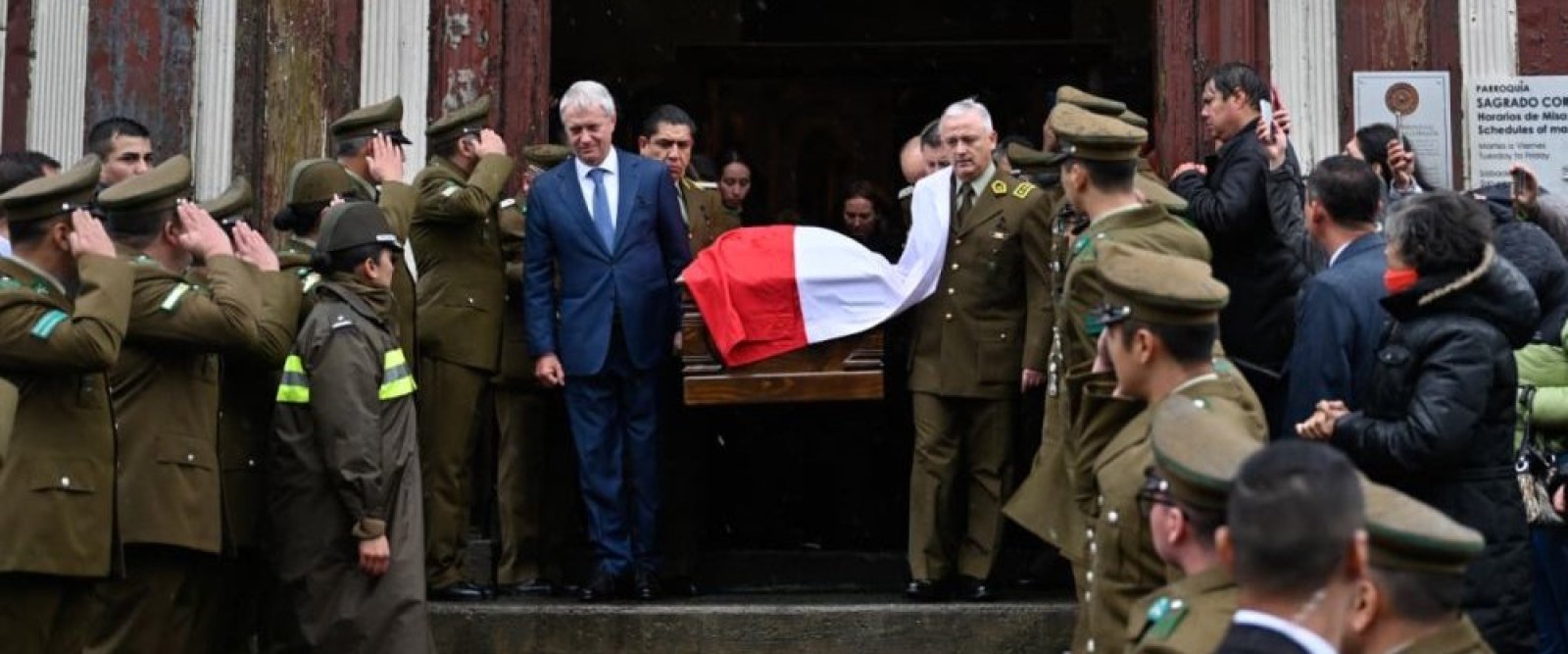 Presidente Kast encabezó funeral de carabinero en Puerto Varas y llama a que “su muerte no sea en vano”