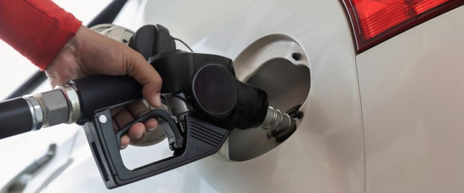 Bencinas en Puerto Montt tras histórica alza: revisa precios por litro y dónde cargar más barato hoy