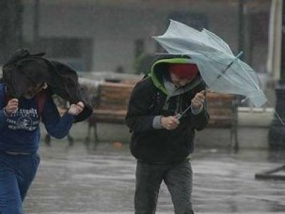 Alerta meteorológica en Los Lagos: anuncian vientos de hasta 100 km/h y lluvias intensas este martes 28 de abril