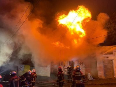Incendio en población Muñoz de Puerto Montt dejó dos personas heridas y vivienda con daño mayor