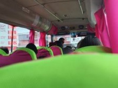 Pasajeros denuncian peligrosa carga de combustible con pasajeros a bordo en bus Puerto Montt