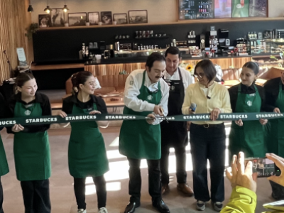 Starbucks llega a Puerto Varas con su primera tienda inspirada en la Patagonia
