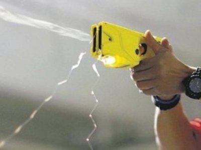 Alcalde Wainraihgt respalda uso de pistolas taser para inspectores municipales: “Están en primera línea”