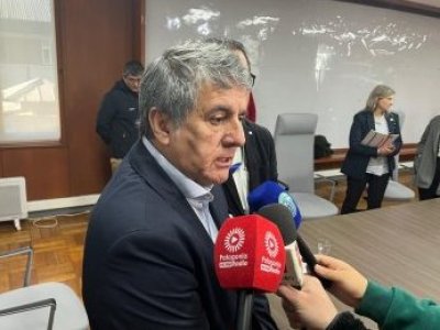 Gobernador Alejandro Santana revela problema de movilidad y aclara su estado de salud: “Estoy muy bien”