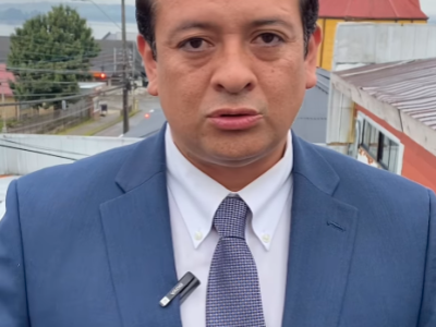 Alcalde de Calbuco desmiente uso de chaleco antibalas: municipio asegura que equipamiento es para Seguridad Pública