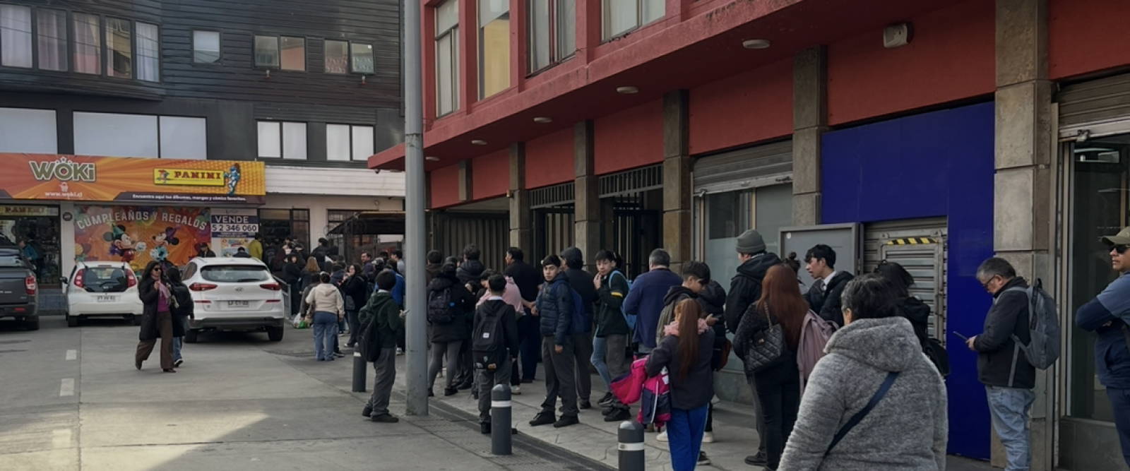 Fiebre mundialista en Puerto Montt: largas filas por el Álbum Oficial del Mundial 2026