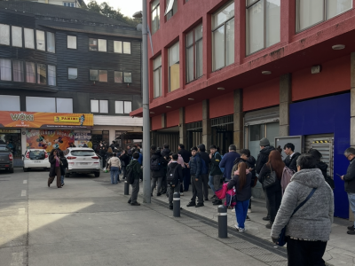 Fiebre mundialista en Puerto Montt: largas filas por el Álbum Oficial del Mundial 2026