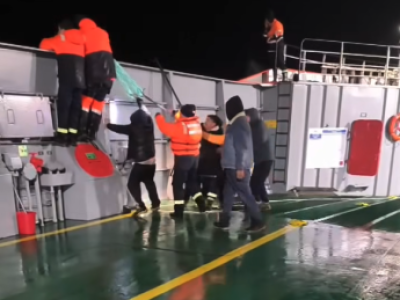 Barcaza Trehuaco queda a la deriva frente a Puelche: 24 personas resultan ilesas tras emergencia en el estuario de Reloncaví