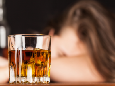 Prevención del consumo de drogas: SENDA Los Lagos alerta sobre inicio temprano y falta de comunicación familiar