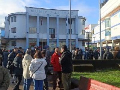 Evacúan Municipalidad de Puerto Montt tras rotura de cañería de gas en edificio consistorial