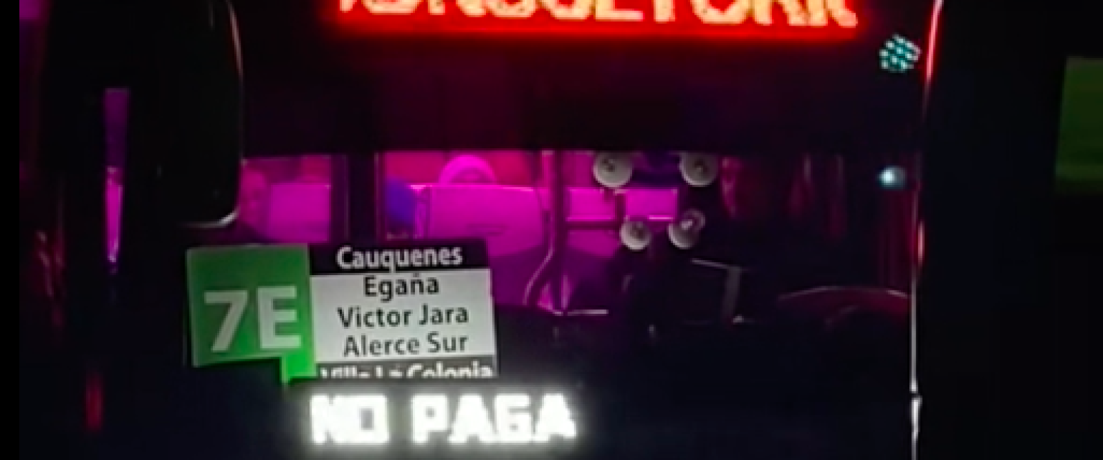 “Las que den el WhatsApp no pagan”: el mensaje viral de una micro en Puerto Montt que pone la lupa sobre la normativa