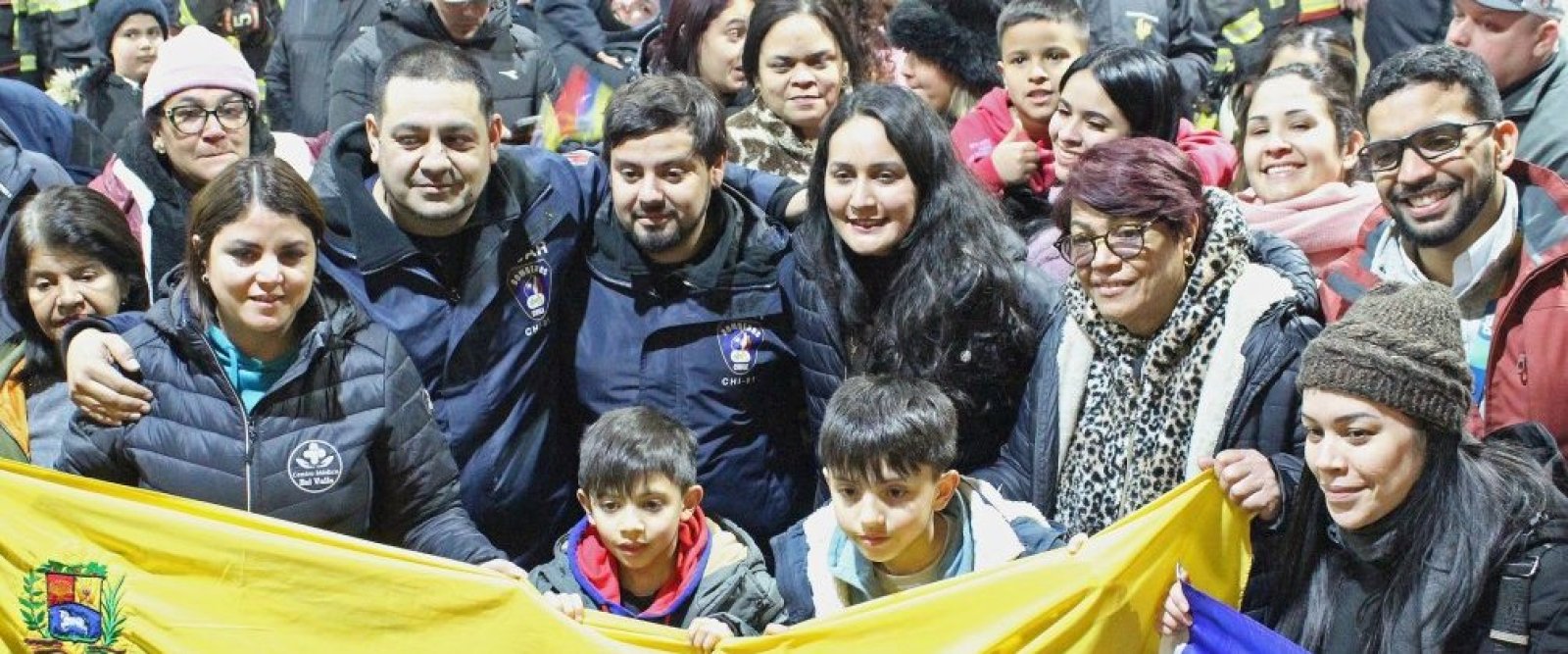 Bomberos de Puerto Montt regresan tras misión en Venezuela: trabajaron hasta 18 horas buscando sobrevivientes