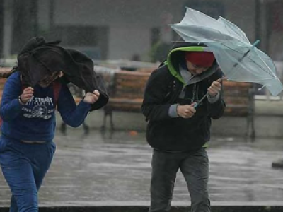 Sistema frontal golpea a Puerto Montt: cortes de luz y emergencias en las primeras horas del temporal